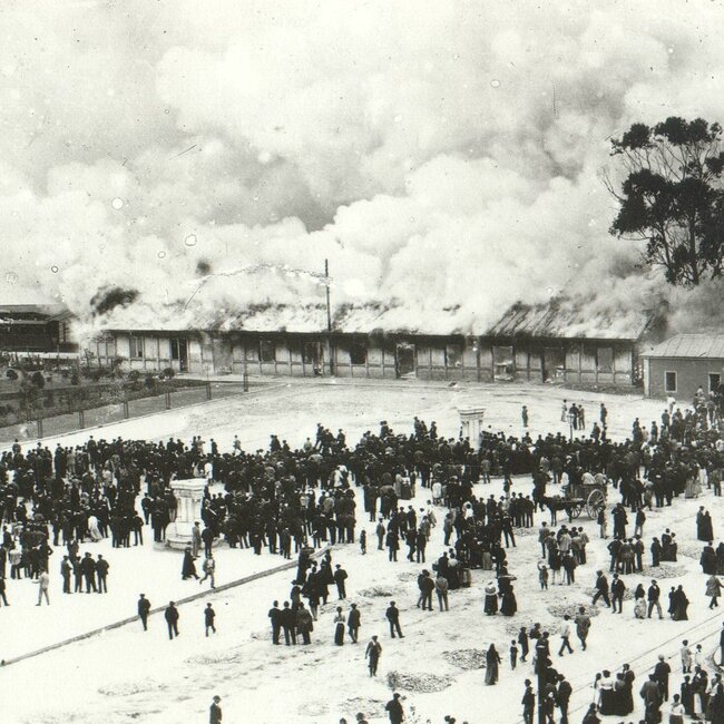 [1902] - Primera estación de la Costa en llamas