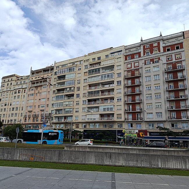 [2026] - Vista de los edificios de la calle Antonio López en Santander