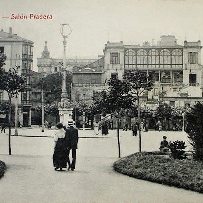 Avenida de Alfonso XXI desde los Jardines de Pereda