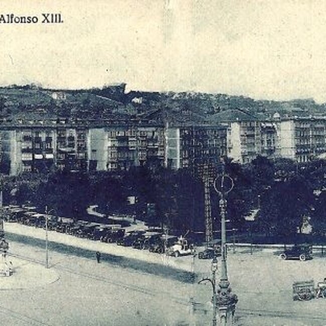 Avenida de Alfonso XXI y Jardines Pereda desde el suroeste