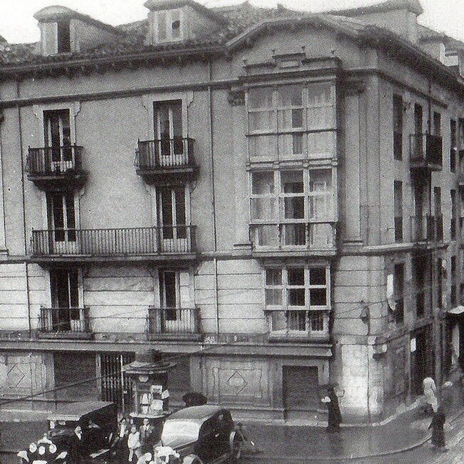 Esquina sureste de la plaza de Pi y Margall en Santander