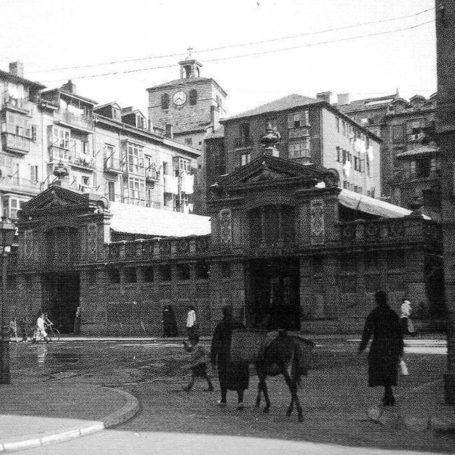 Mercado de Atarazanas desde la calle Lealtad