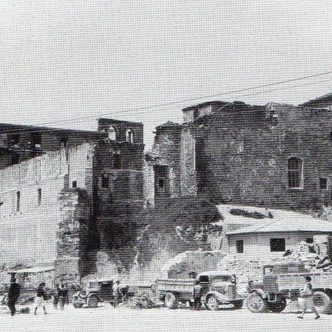 [1941] - Ruinas del conjunto de la Catedral de Santander desde la calle Cádiz