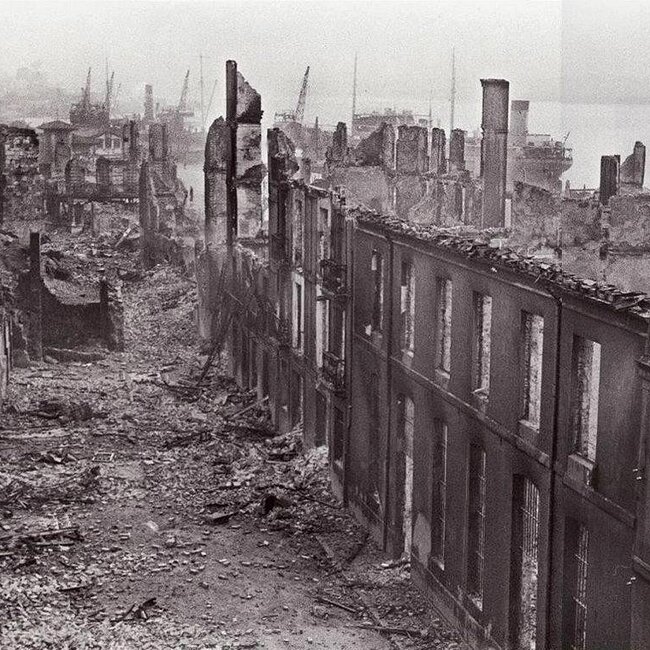 [1941] - Ruinas de la calle Cádiz desde el oeste