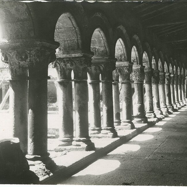 [c.1900] - Claustro de la Colegiata de Santillana del Mar