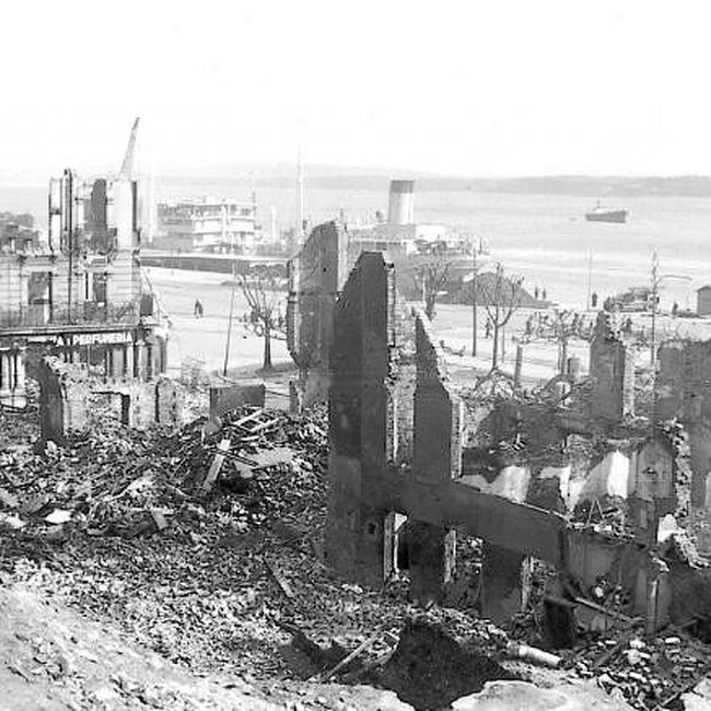 [1941] - Ruinas de la zona de la calle Cádiz desde la Catedral de Santander