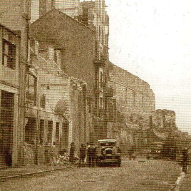 [1941] - Ruinas de la calle Cádiz desde el oeste