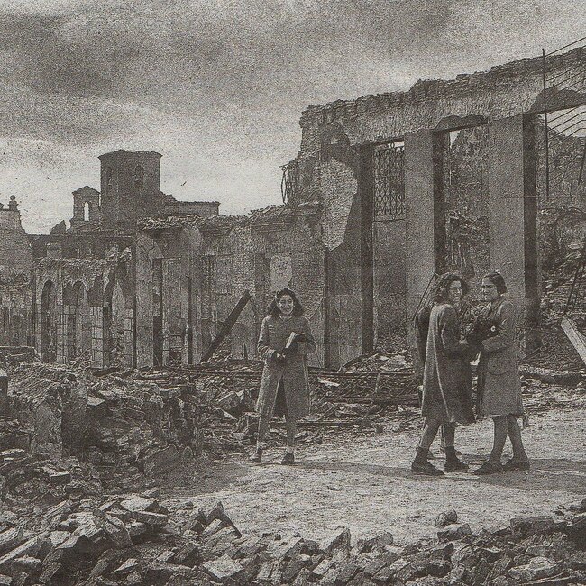 [1941] - Ruinas de la calle Carbajal vistas desde la calle San José