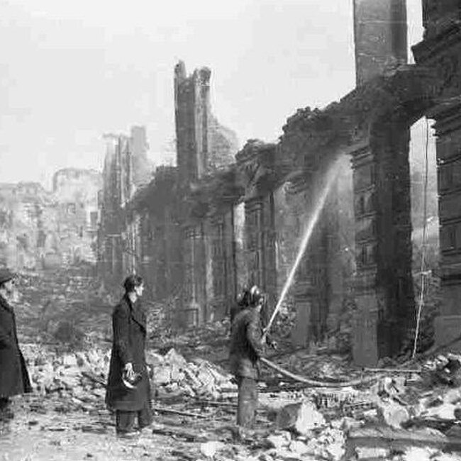 [1941] - Ruinas de la calle Carbajal desde la Plaza de las Escuelas
