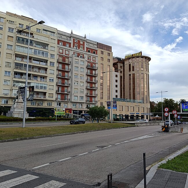 [2026] - Vista de los edificios y el Hotel Bahía de la calle Antonio López