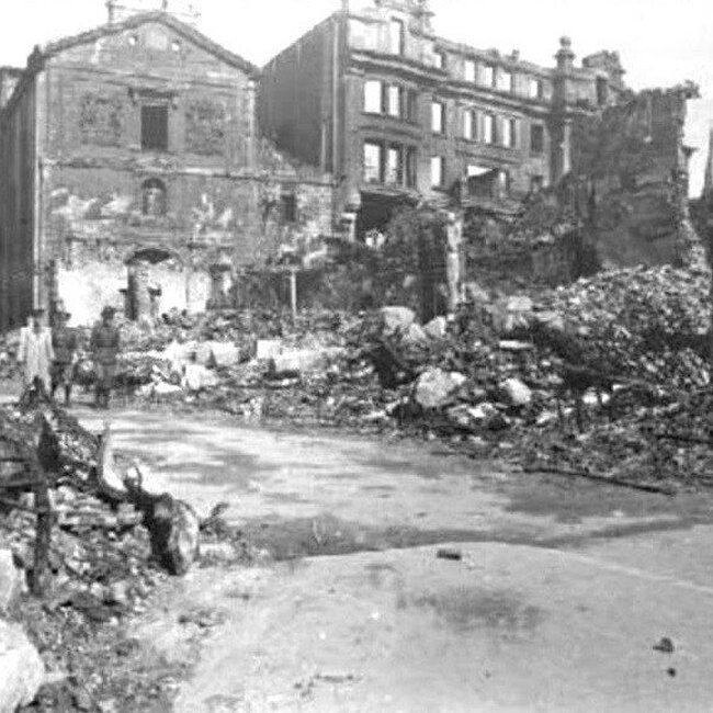 [1941] - Ruinas de la plaza Vieja y calle de la Compañía