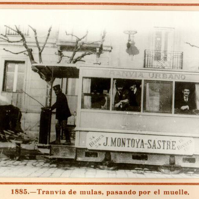 [1885] - Tranvía de mulas en el muelle de Santander