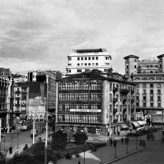 Plaza de Pi y Margall desde el oeste