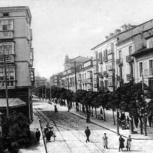 [c. 1910] - Calle de Amós de Escalante desde la plaza de Pi y Margall