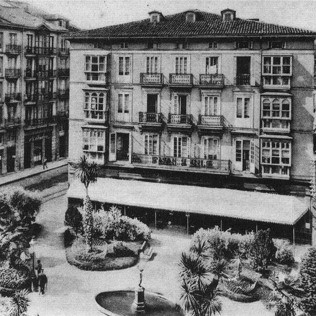 Plaza de Pi y Margall desde el este