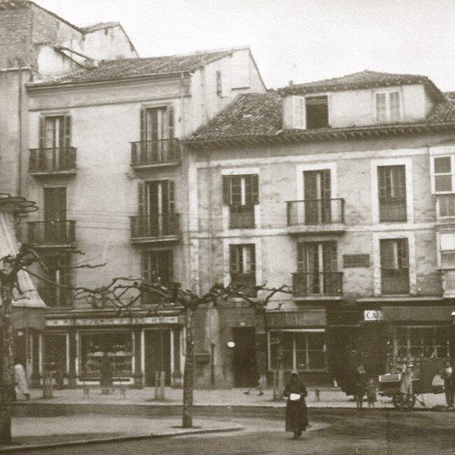 Esquina noroeste de la plaza de Pi y Margall