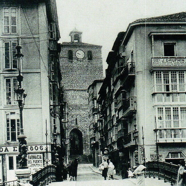 Calle del Puente desde el puente de Vargas