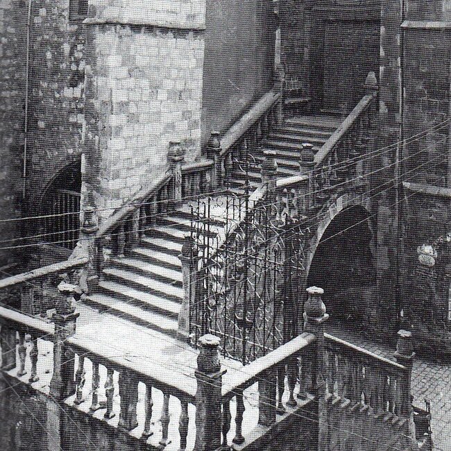 [1920] - Escalera de los Mártires en la calle del Puente