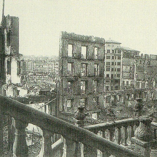[1941] - Ruinas de la calle del Puente desde la escalera de los Mártires