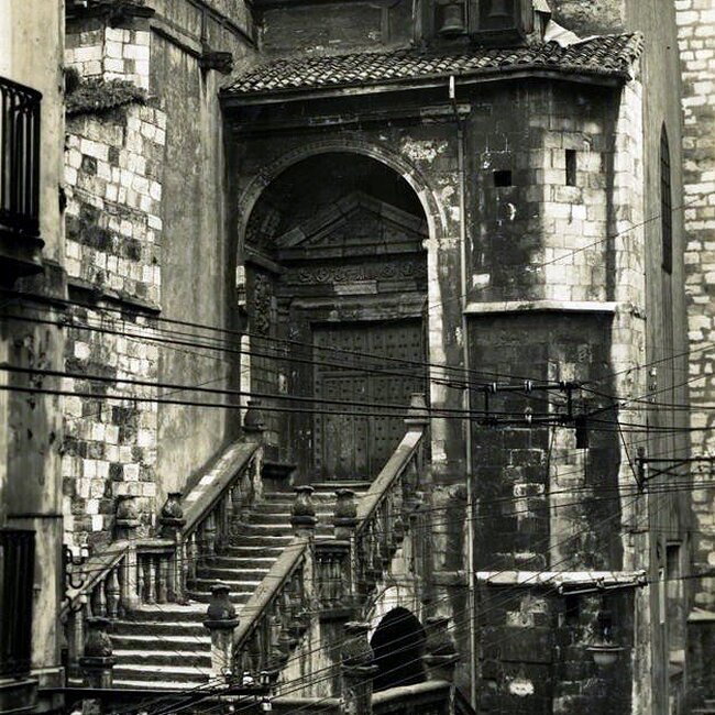 Escalera de los Mártires en la calle del Puente