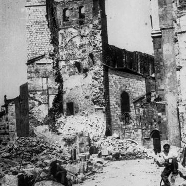 [1941] - Restos del tramo inicial de Ruamayor tras el incendio