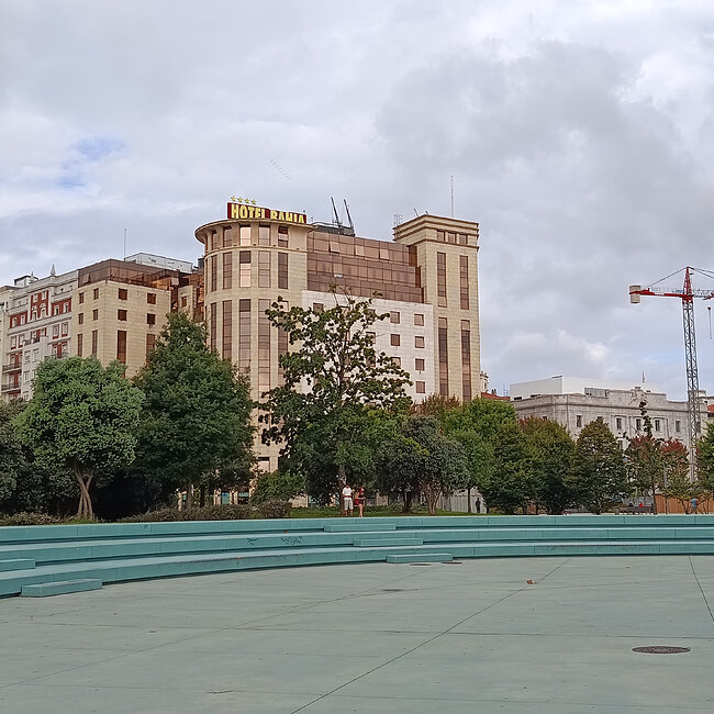 [2026] - Anfiteatro del Centro Botín y el Hotel Bahía de fondo