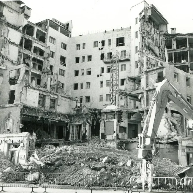 [1992] - Derrumbe del antiguo Hotel Bahía