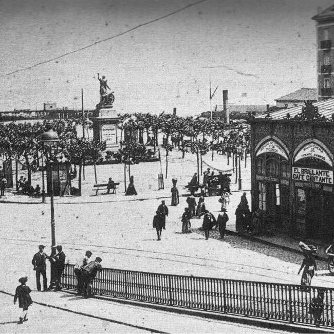 [1915] - Plaza Velarde vista desde el puente