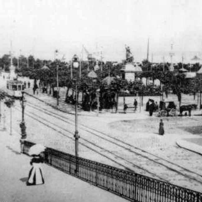 [1915] - Plaza Velarde vista desde el puente