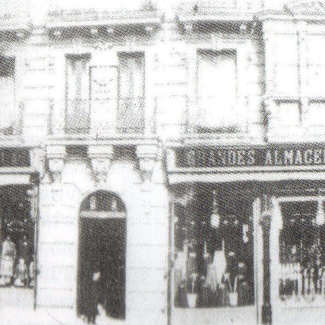 Almacenes el Águila en la calle Isabel II
