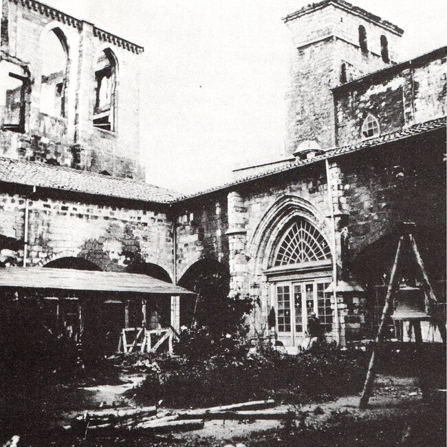 [1941] - Claustro de la Catedral de Santander tras el incendio de 1941