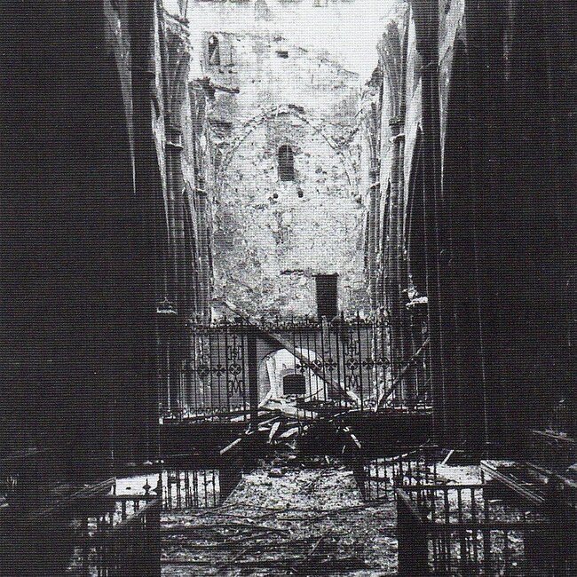 [1941] - Nave central de la Catedral de Santander tras el incendio
