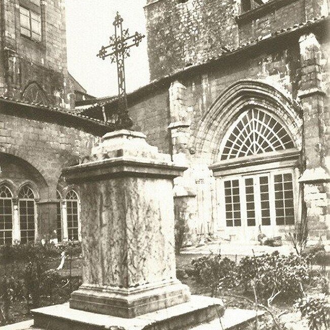 Esquina noroeste del claustro de la Catedral de Santander