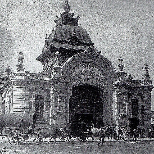 Estación de la Costa con su inscripción «Ferrocarriles de la Costa»