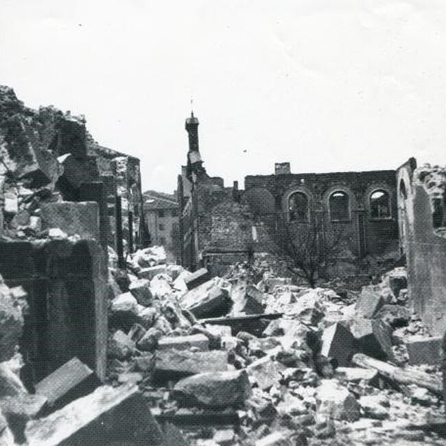 [1941] - Ruinas de la calle Ruamenor desde el este