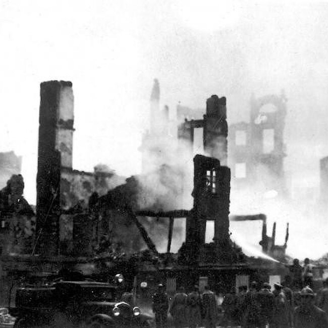 [1941] - Zona de la plaza de los Remedios durante el incendio