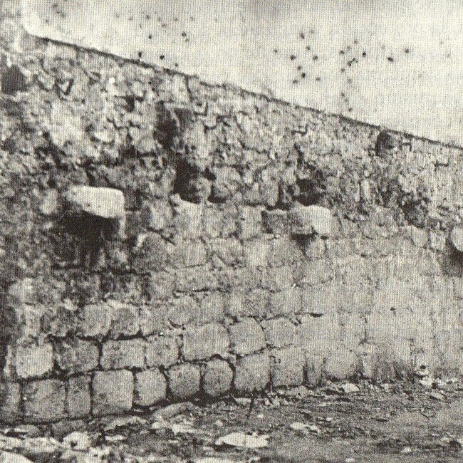 Lienzo de la muralla junto a la plaza de los Remedios
