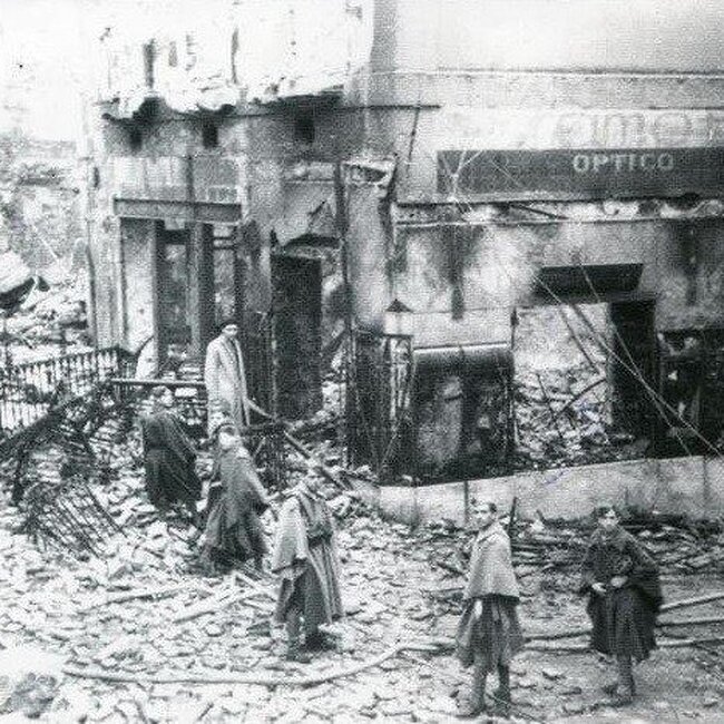 [1941] - Ruinas del cruce de las calles San Francisco y Lealtad