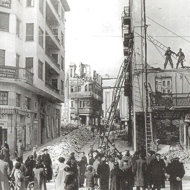 [1941] - Ruinas de la calle Lealtad desde la Ribera