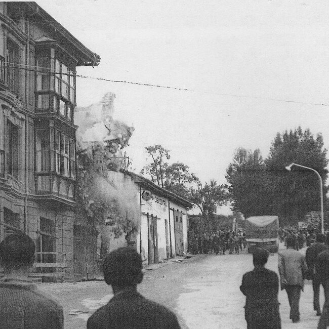 [1963] - Derribo del edificio Bedón en Cabezón de la Sal