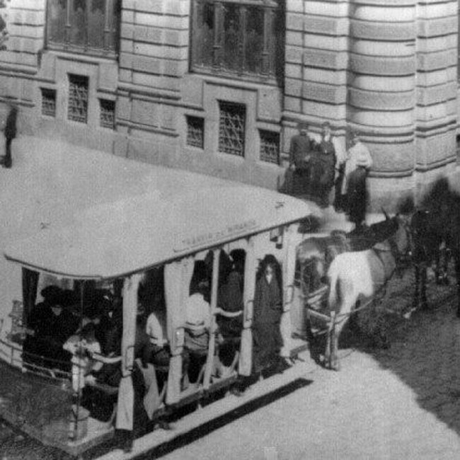 [1900] - Tranvía junto al Banco Mercantil (hoy Banco Santander)