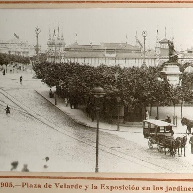 [1905] - Plaza Velarde y Exposición en los jardines