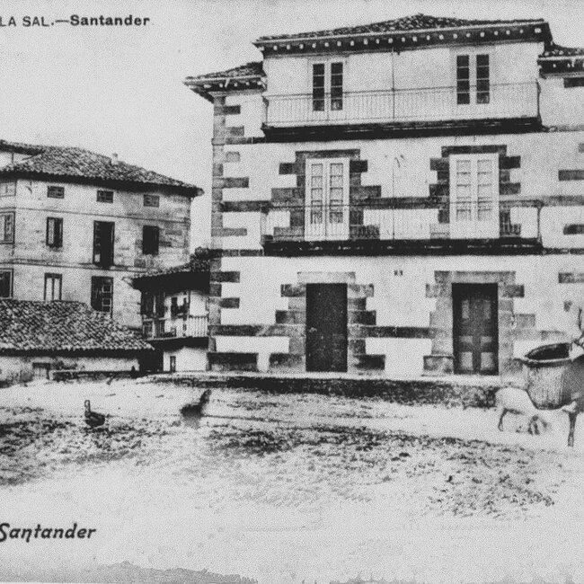 Calle Santander en Cabezón de la Sal