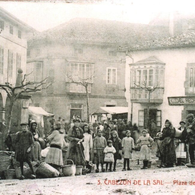 Plaza Isabel II en Cabezón de la Sal, actualmente paseo de Igareda