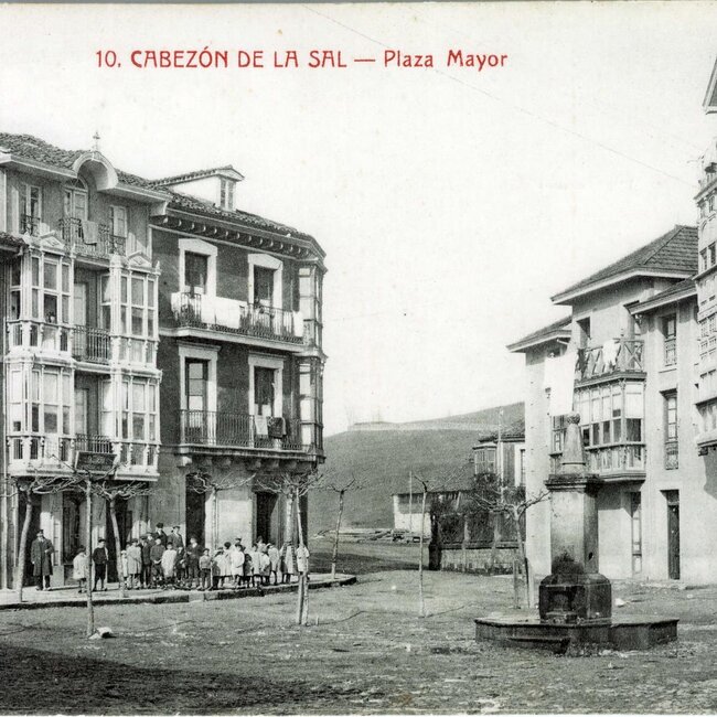 Plaza Mayor de Cabezón de la Sal