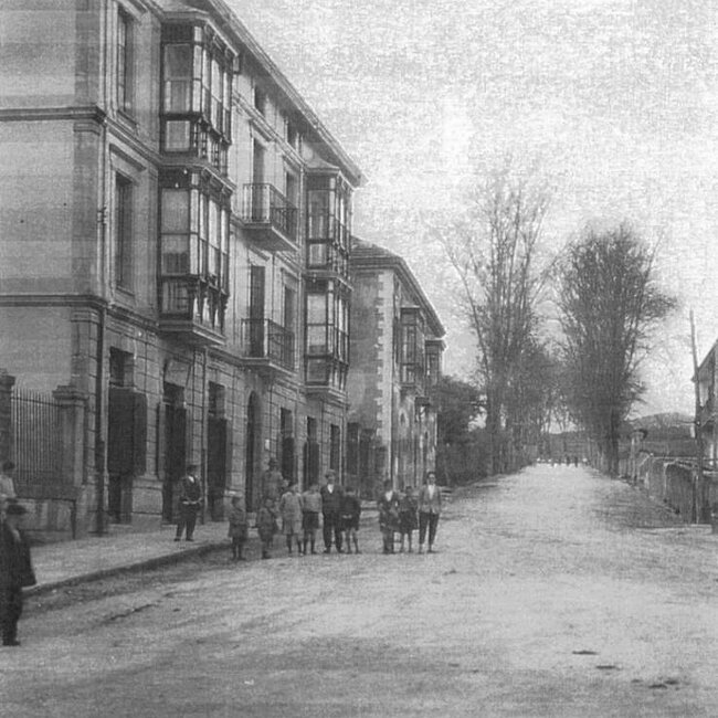 Paseo de Navas en Cabezón de la Sal