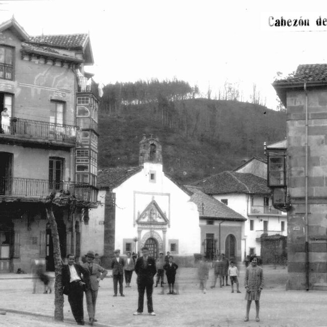 La plaza de Cabezón de la Sal