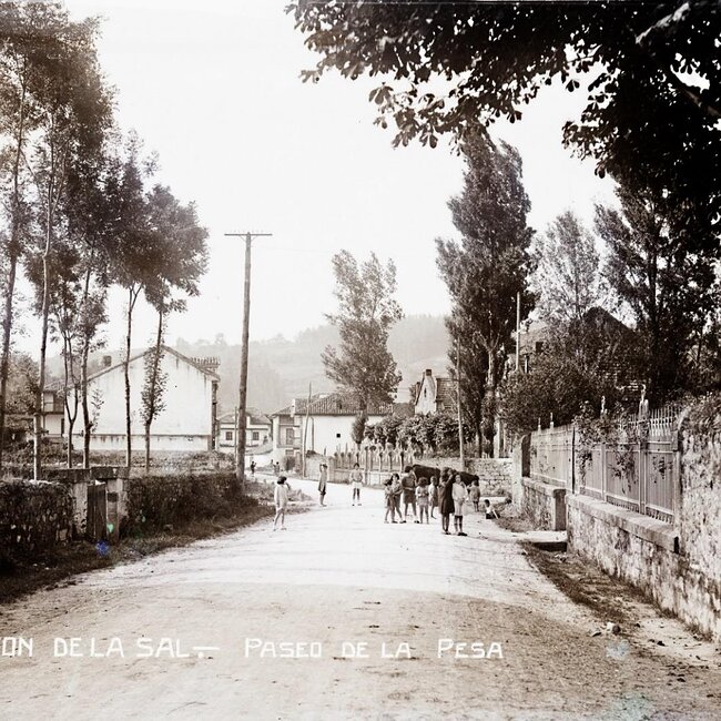 Paseo de la Pesa en Cabezón de la Sal