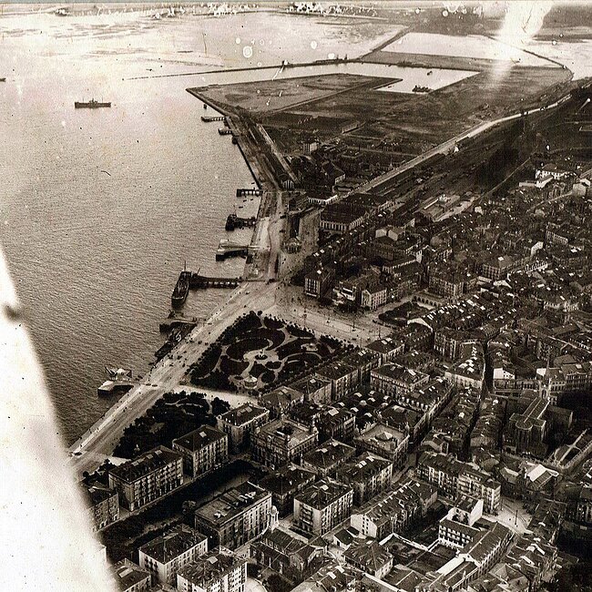 [1916] - Vista aérea de la Bahía de Santander con la Estación de la Costa