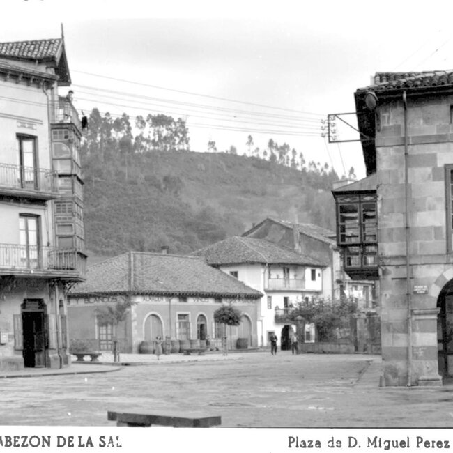 Plaza de D. Miguel Pérez Alonso de Cabezón de la Sal